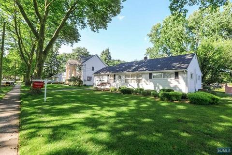 811 Arbor Rd, Paramus, NJ 07652 photo 1