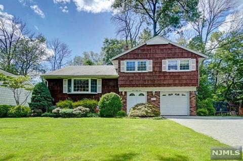 361 Elmwood Dr, Paramus, NJ 07652 photo 1