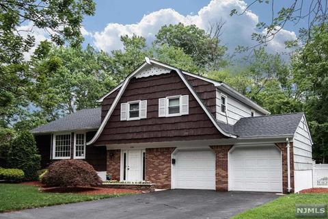 336 Briarcliff Ln, Paramus, NJ 07652 photo 1