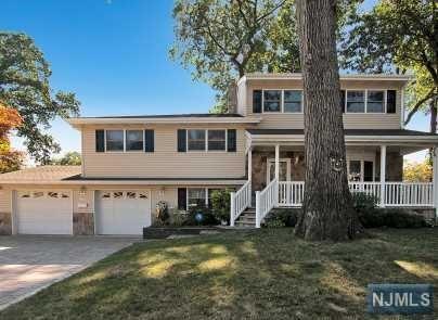 50 Evergreen St, Waldwick, NJ 07463 photo 1
