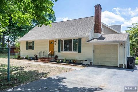 524 Burlington St, Paramus, NJ 07652 photo 1