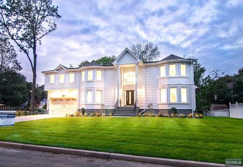 427 Terhune Ave, Paramus, NJ 07652 photo 1