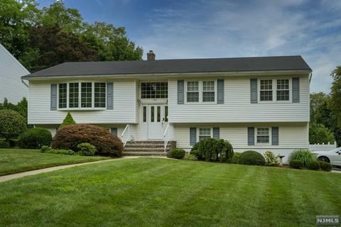 40 Longview Ct, Paramus, NJ 07652 photo 1
