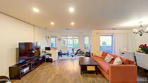 302 Stockton Ct, Edgewater, NJ 07020 photo 1