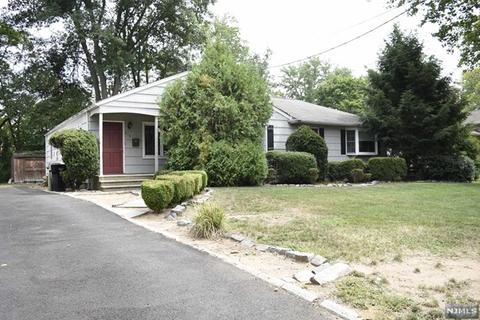 615 Freeland Ave, Paramus, NJ 07652 photo 1