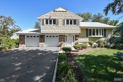 5 Maryann Ct, Paramus, NJ 07652 photo 1