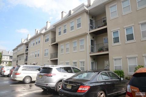310 Brittany Dr, Wayne, NJ 07470 photo 1