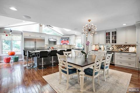 45 Kramer Dr, Paramus, NJ 07652 photo 1
