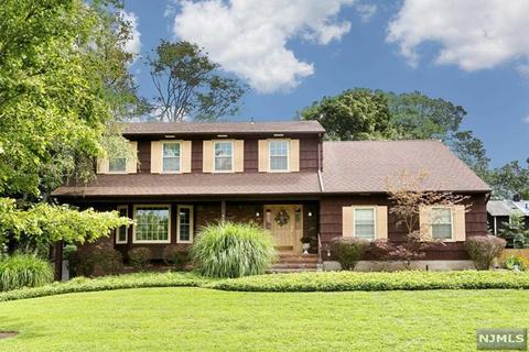 492 Tether Ln, Paramus, NJ 07652 photo 1