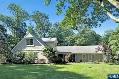 151 Donnybrook Dr, Allendale, NJ 07401