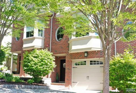17 Maple St, Edgewater, NJ 07020 photo 1