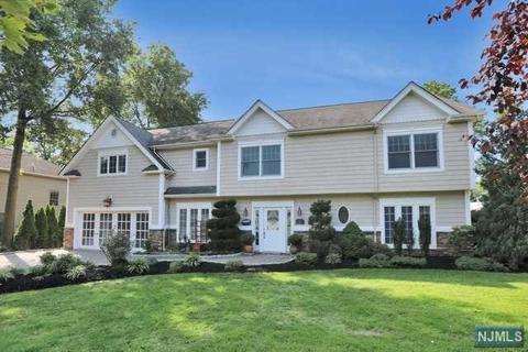 172 Clayton Ter, Paramus, NJ 07652 photo 1