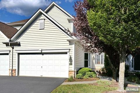 40 Mulberry Ct, Paramus, NJ 07652 photo 1