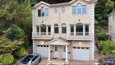690 Undercliff Ave, Edgewater, NJ 07020 photo 1