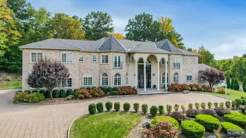 6 E Hill Ct, Cresskill, NJ 07626 photo 1