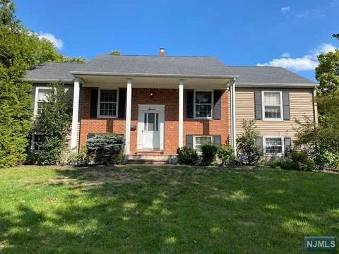 7 Pierce Dr, Paramus, NJ 07652 photo 1