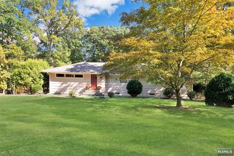 68 Danebury Downs, Upper Saddle River, NJ 07458 photo 1