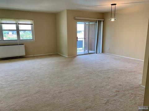 1111 River Rd #E-18, Edgewater, NJ 07020 photo 1
