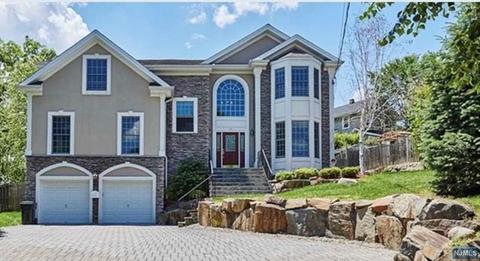 26 Knox Pl, Paramus, NJ 07652 photo 1