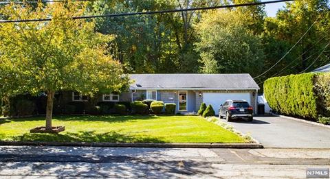 127 Eagle Dr, Emerson, NJ 07630 photo 1