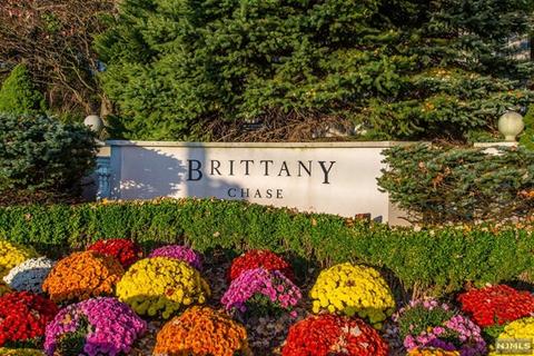421 Brittany Dr, Wayne, NJ 07470 photo 1