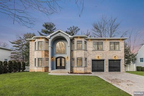 277 Buttonwood Dr, Paramus, NJ 07652 photo 1