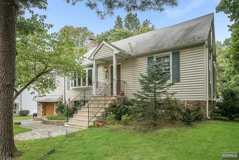 16 Summit Dr, Wayne, NJ 07470 photo 1