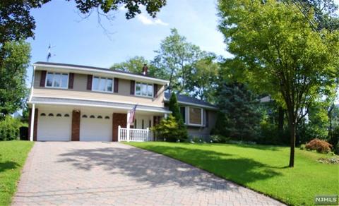 314 Haywood Dr, Paramus, NJ 07652 photo 1