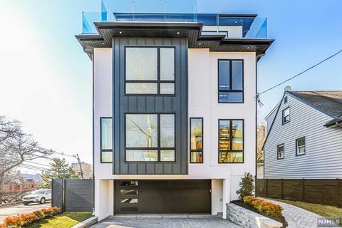 2 Park St, Edgewater, NJ 07020 photo 1