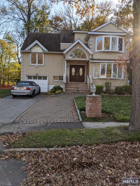 32 Demarest Rd, Teaneck, NJ 07666 photo 1