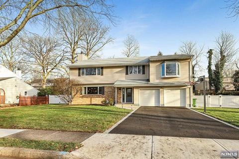 250 Beechwood Dr, Paramus, NJ 07652 photo 1