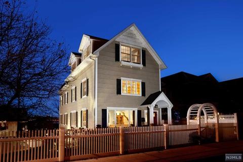 651 Undercliff Ave, Edgewater, NJ 07020 photo 1