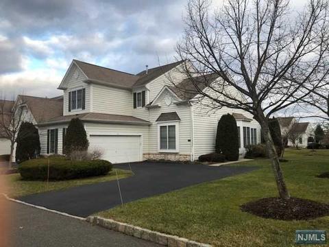 21 Mulberry Ct, Paramus, NJ 07652 photo 1