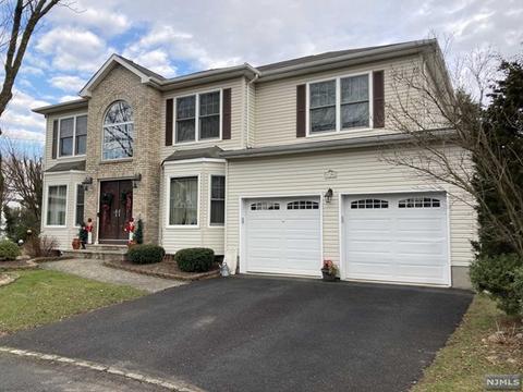 738 Gettysburg Pl, Paramus, NJ 07652 photo 1