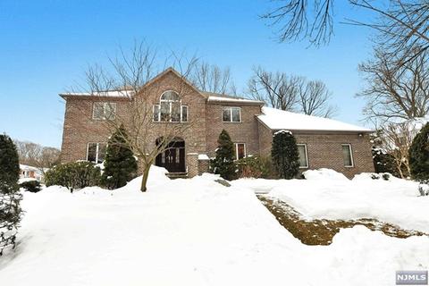 202 Paul Ct, Paramus, NJ 07652 photo 1