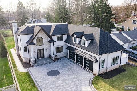 176 Concord Dr, Paramus, NJ 07652 photo 1