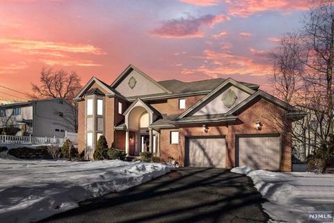 138 Lawrence Dr, Paramus, NJ 07652 photo 1