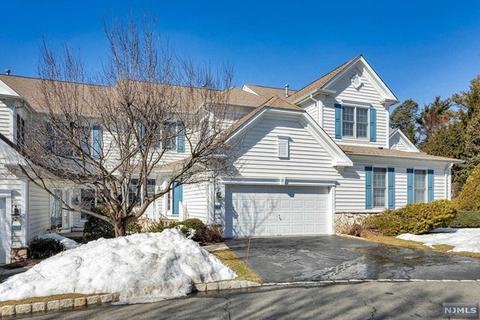 21 Scarlet Oak Ln, Paramus, NJ 07652 photo 1