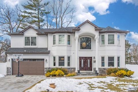 315 Sherwood Dr, Paramus, NJ 07652 photo 1