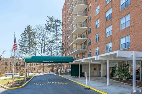 301 Beech St #12F, Hackensack, NJ 07601 photo 1