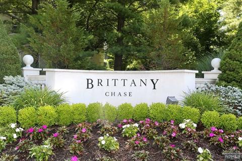 319 Brittany Dr, Wayne, NJ 07470 photo 1