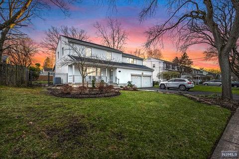 228 Taylor Rd, Paramus, NJ 07652 photo 1