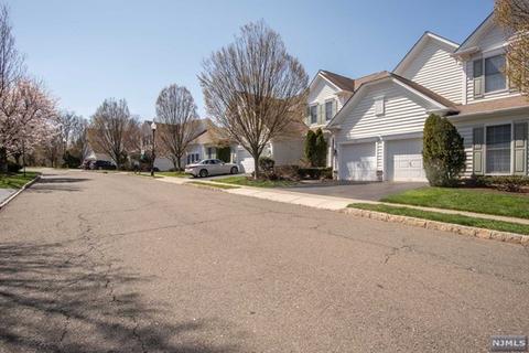 35 Thistle Dr, Paramus, NJ 07652 photo 1