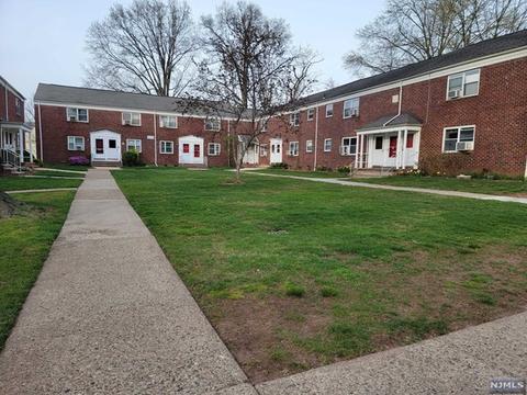 470 Maple Hill Dr #21, Hackensack, NJ 07601 photo 1