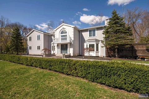 21 Windsor Gate, Upper Saddle River, NJ 07458 photo 1