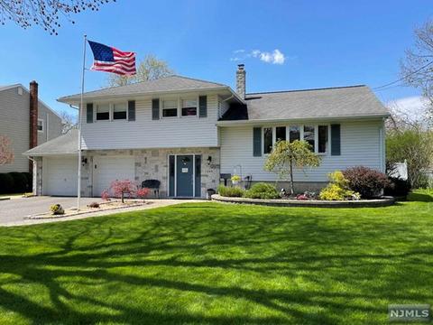 249 Beechwood Dr, Paramus, NJ 07652 photo 1