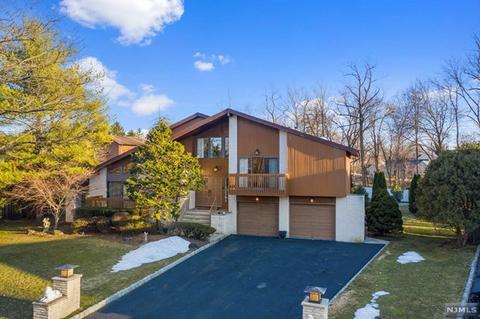 742 Buchanan Ct, Paramus, NJ 07652 photo 1