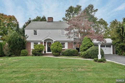 561 Wyckoff Ave Wyckoff Nj 07481 25 Photos Mls 21014952 Movoto