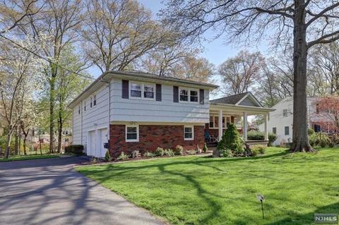 5 Aster Ct, Paramus, NJ 07652 photo 1