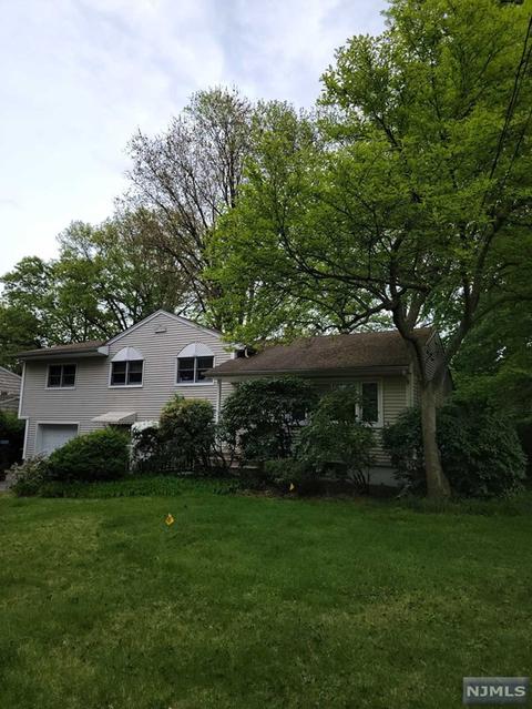 392 Harrison St, Paramus, NJ 07652 photo 1